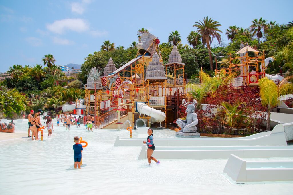 chhildren infornt of water slides at Siam Park